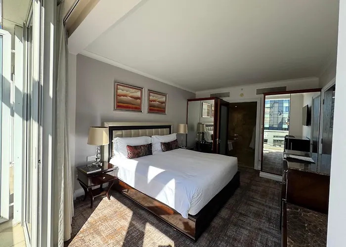 Luxury Residence At Taj Cape Town - Top Corner Apartment With Balcony - Newly Renovated