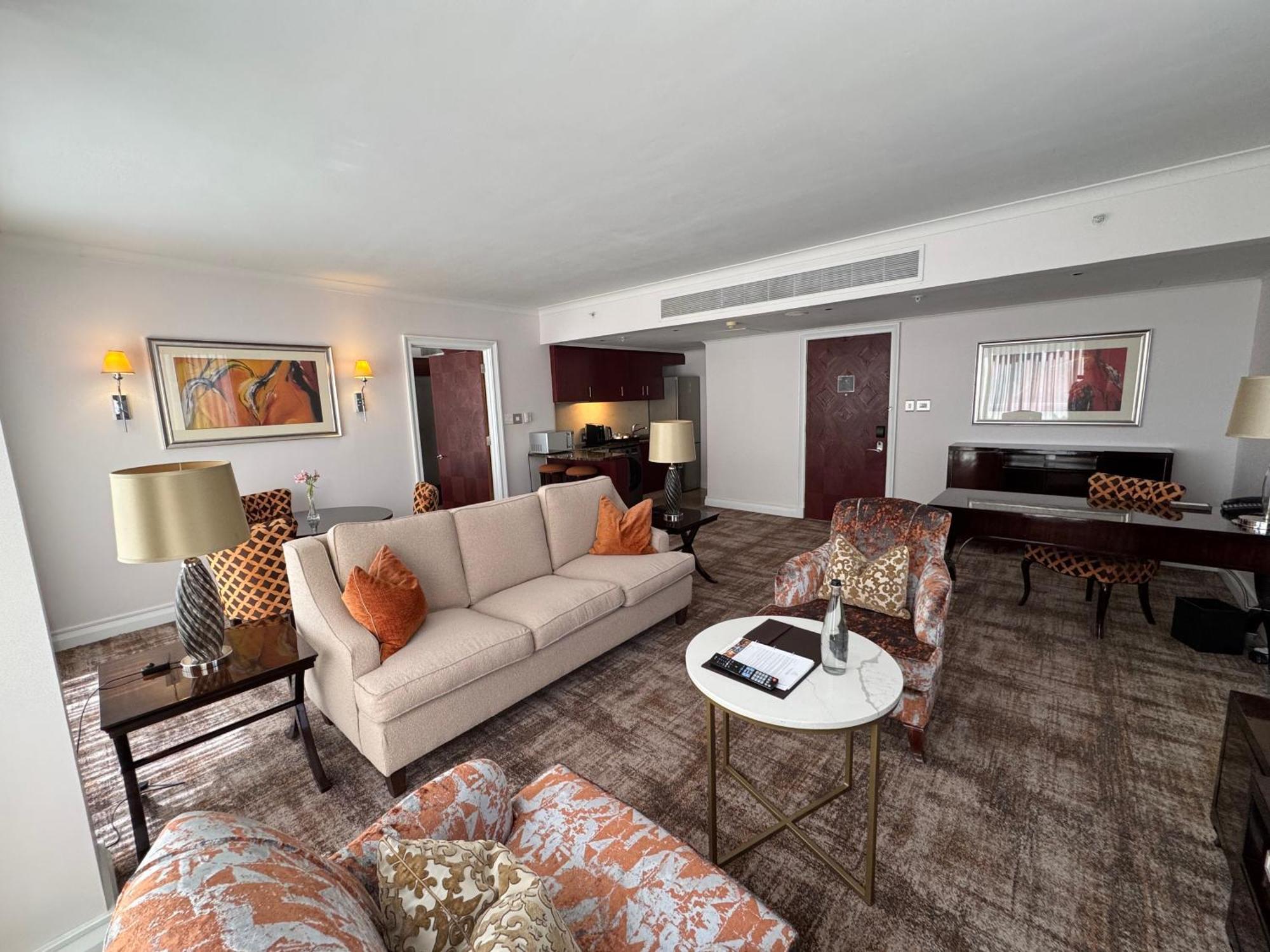 Luxury At Taj - Corner With Balcony - Newly Renovated * Kaapstad