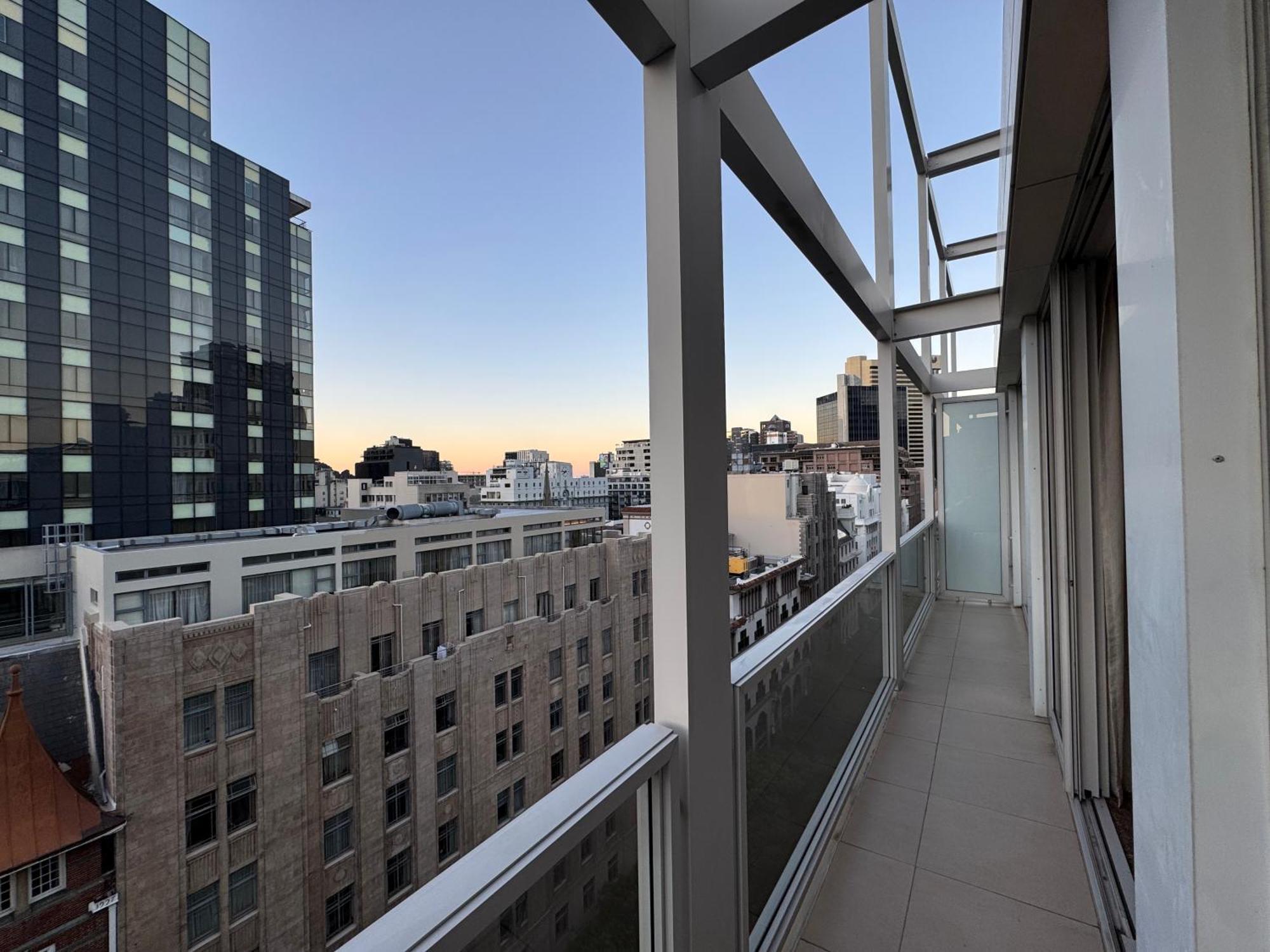Luxury At Taj - Corner With Balcony - Newly Renovated Apartment